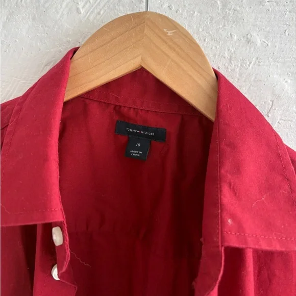 Tommy Hilfiger boys button-down long-sleeve dress shirt in red - Picture 4 of 6